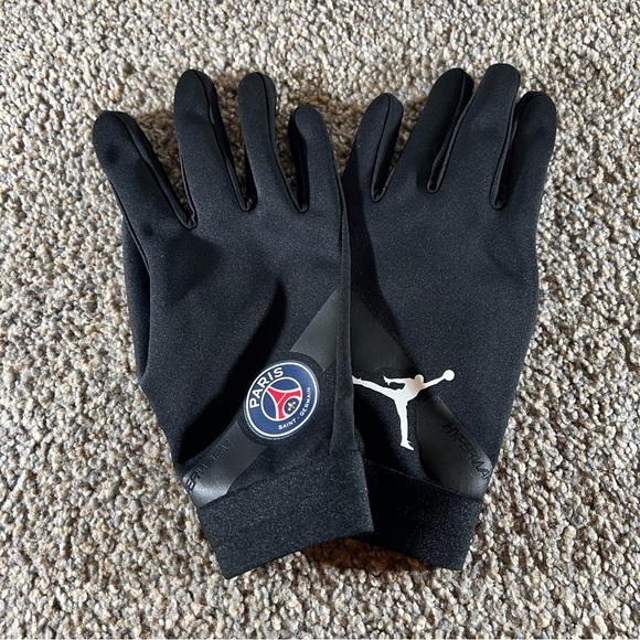 nike paris saint germain x jordan hyperwarm gloves